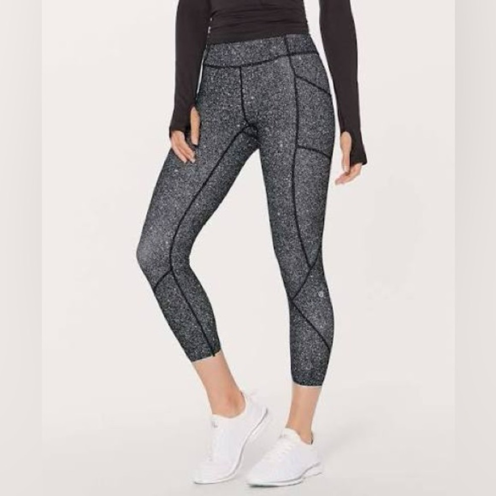 Lululemon Tight Stuff Leggings with Scallop Hem Size 8